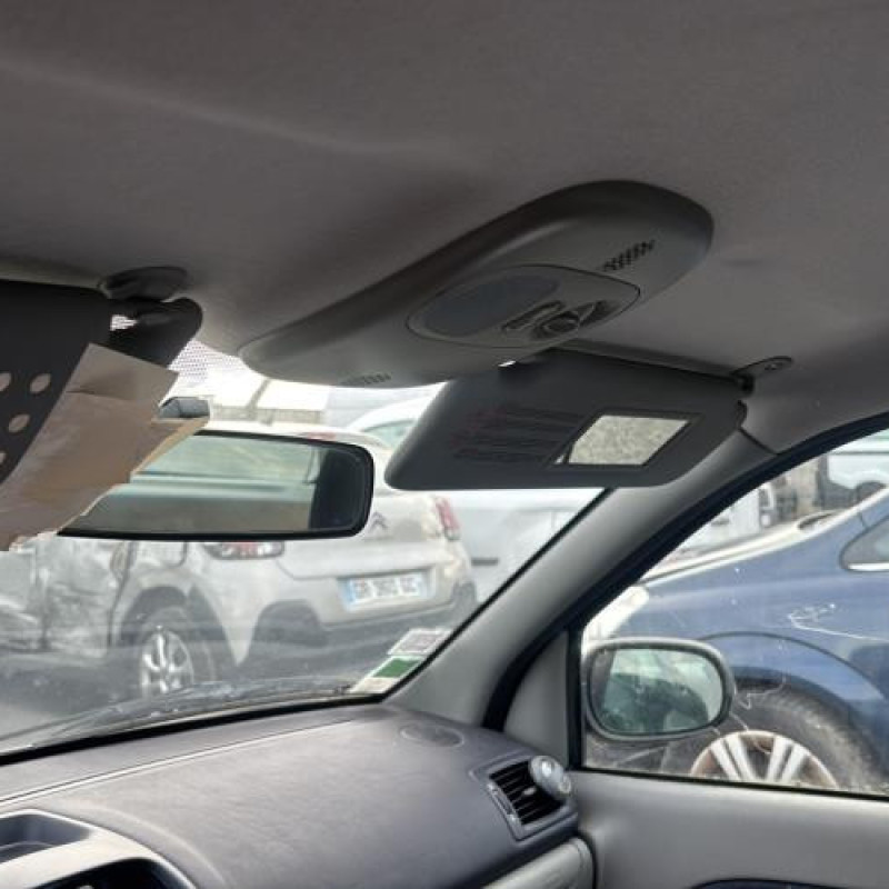 Feu arriere stop central RENAULT CLIO 2 Photo n°18