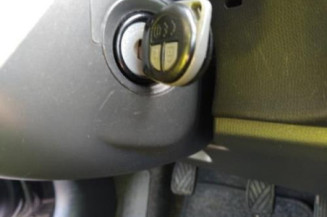 Vitre avant gauche SUZUKI SWIFT 3