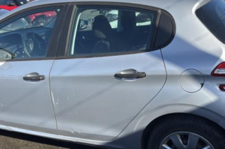 Plage arriere PEUGEOT 208 1