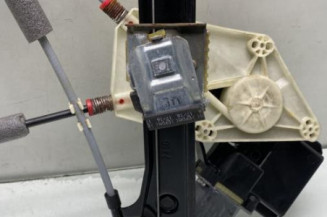 Leve vitre electrique avant gauche VOLKSWAGEN POLO 5