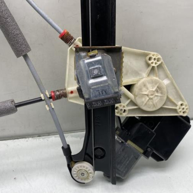 Leve vitre electrique avant gauche VOLKSWAGEN POLO 5 Photo n°3