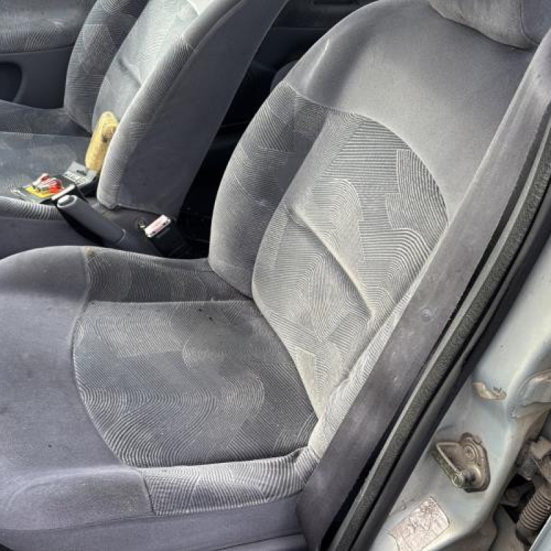 Trappe d'essence RENAULT CLIO 2 Photo n°14