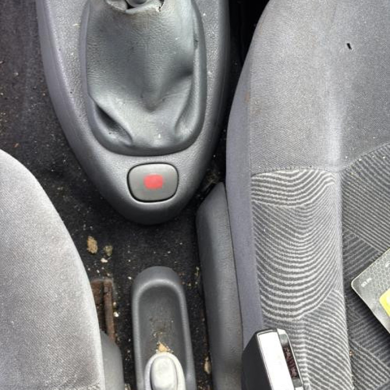 Trappe d'essence RENAULT CLIO 2 Photo n°20