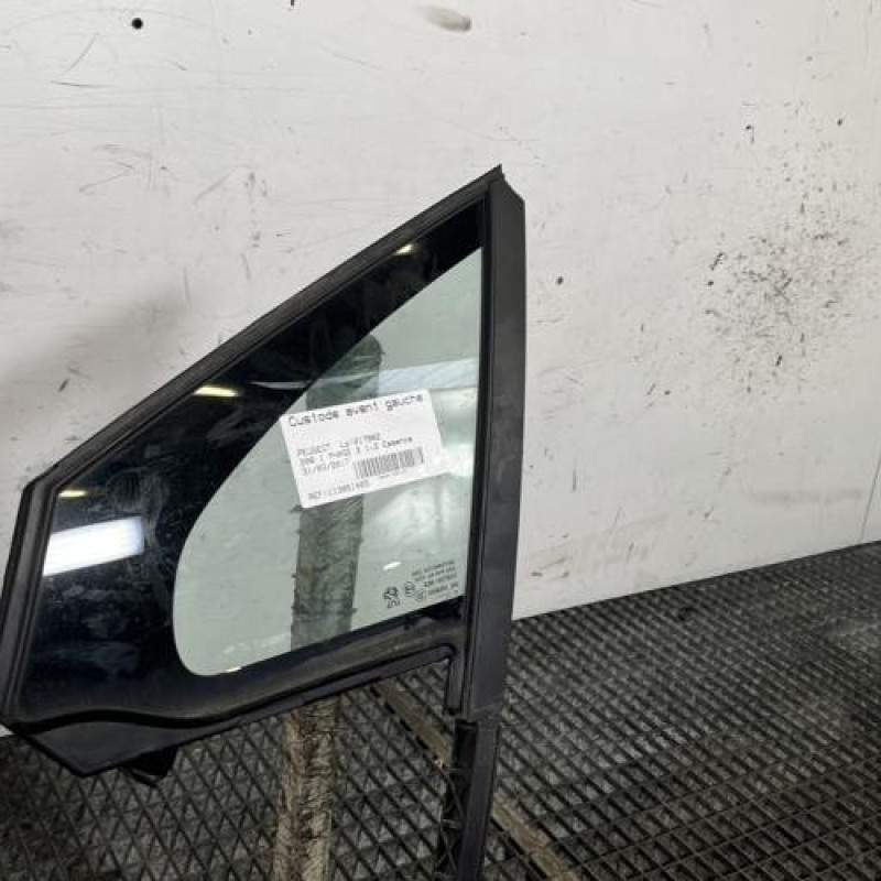 Custode avant gauche (porte) PEUGEOT 208 1 Photo n°2