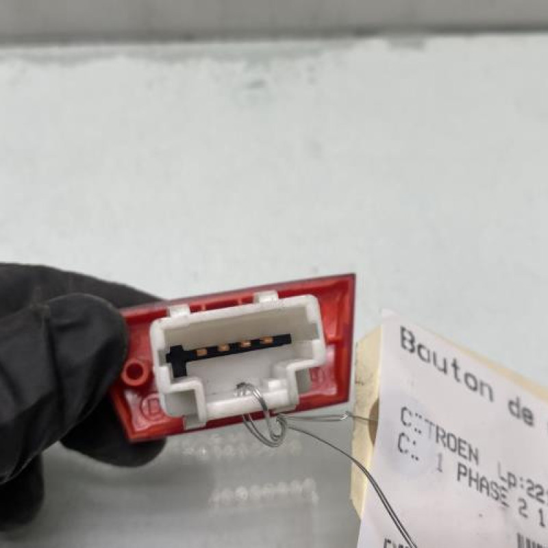 Bouton de warning CITROEN C1 1 Photo n°3