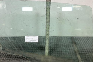 Vitre arriere droit PEUGEOT 307 Photo n°1