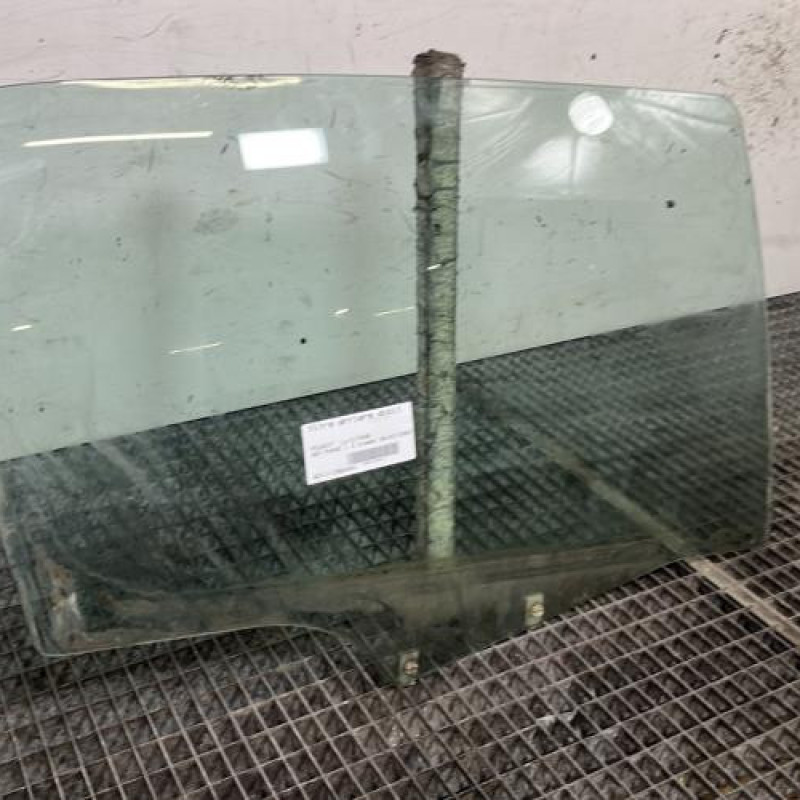 Vitre arriere droit PEUGEOT 307 Photo n°3