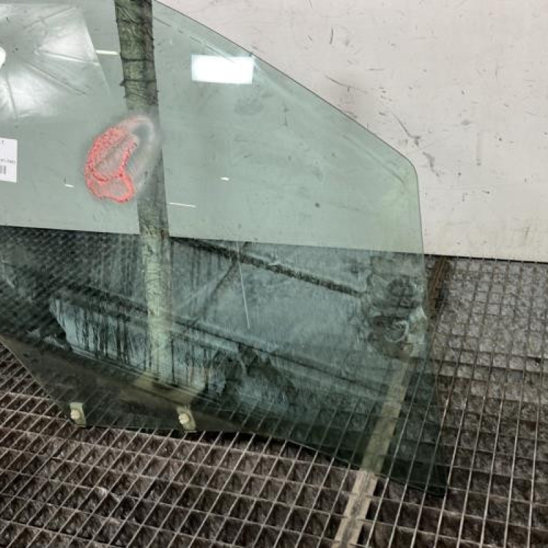 Vitre avant droit PEUGEOT 307 Photo n°2