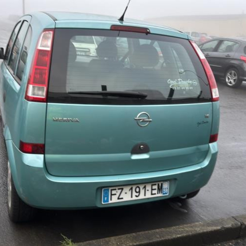 Feu arriere stop central OPEL MERIVA A Photo n°10