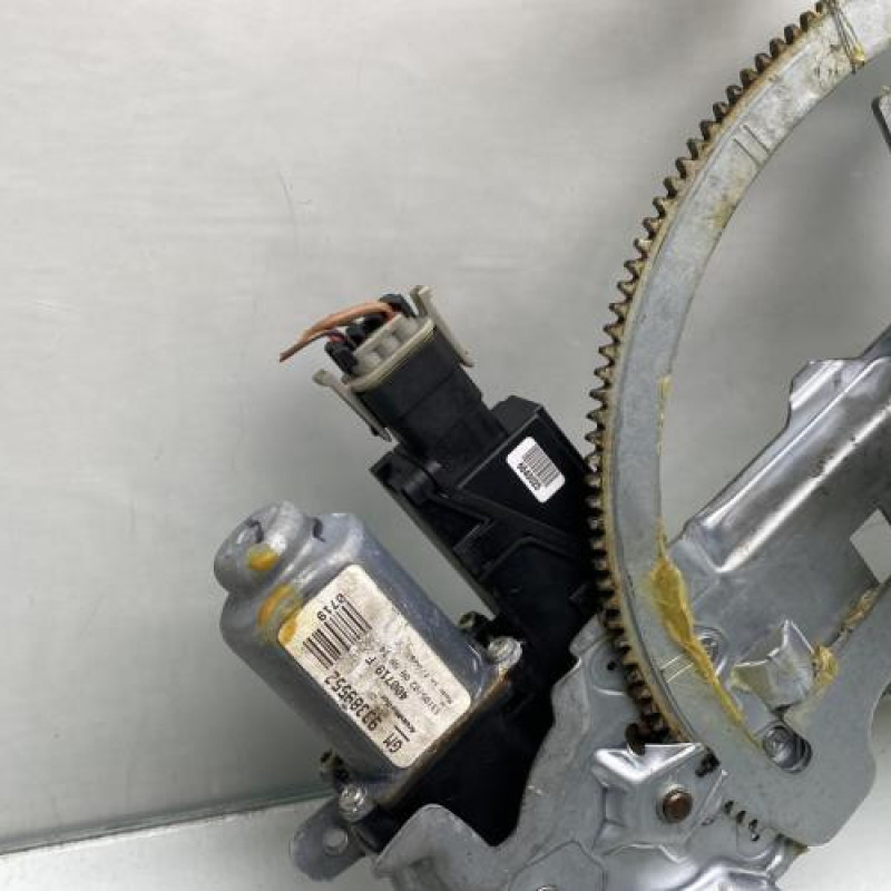 Leve vitre electrique avant droit OPEL MERIVA A Photo n°4