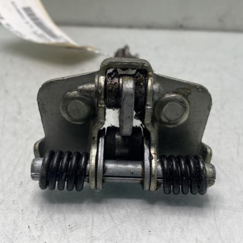 Arret de porte avant gauche DACIA SANDERO 2 Photo n°4