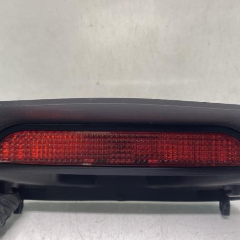 Feu arriere stop central DACIA SANDERO 2 Photo n°2