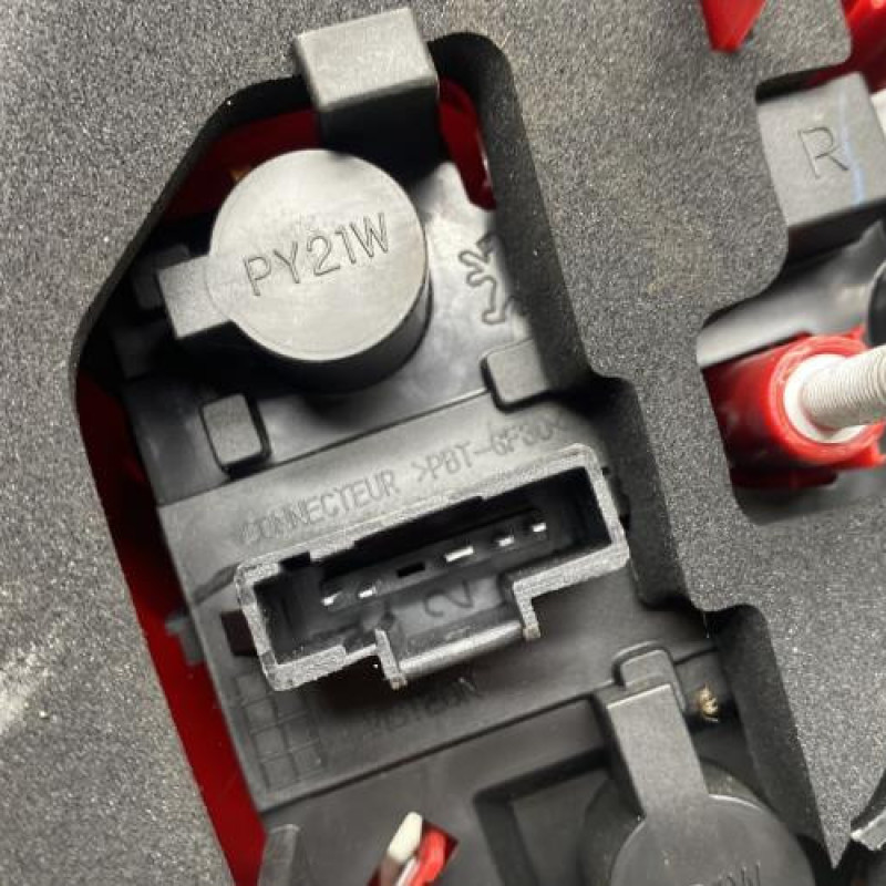 Feu arriere principal droit (feux) PEUGEOT 206+ Photo n°3