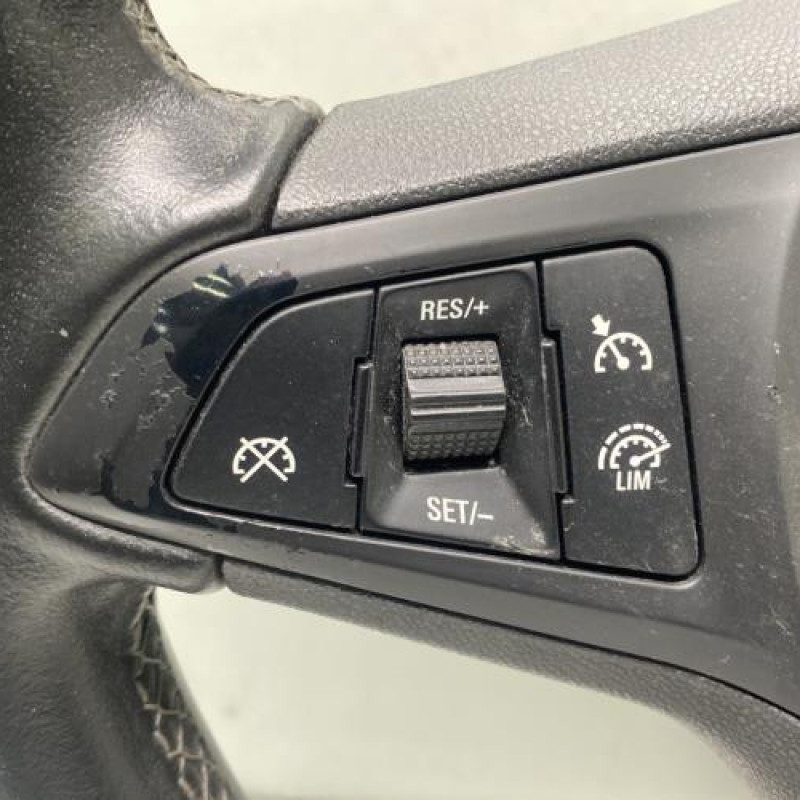 Volant OPEL CORSA E Photo n°2