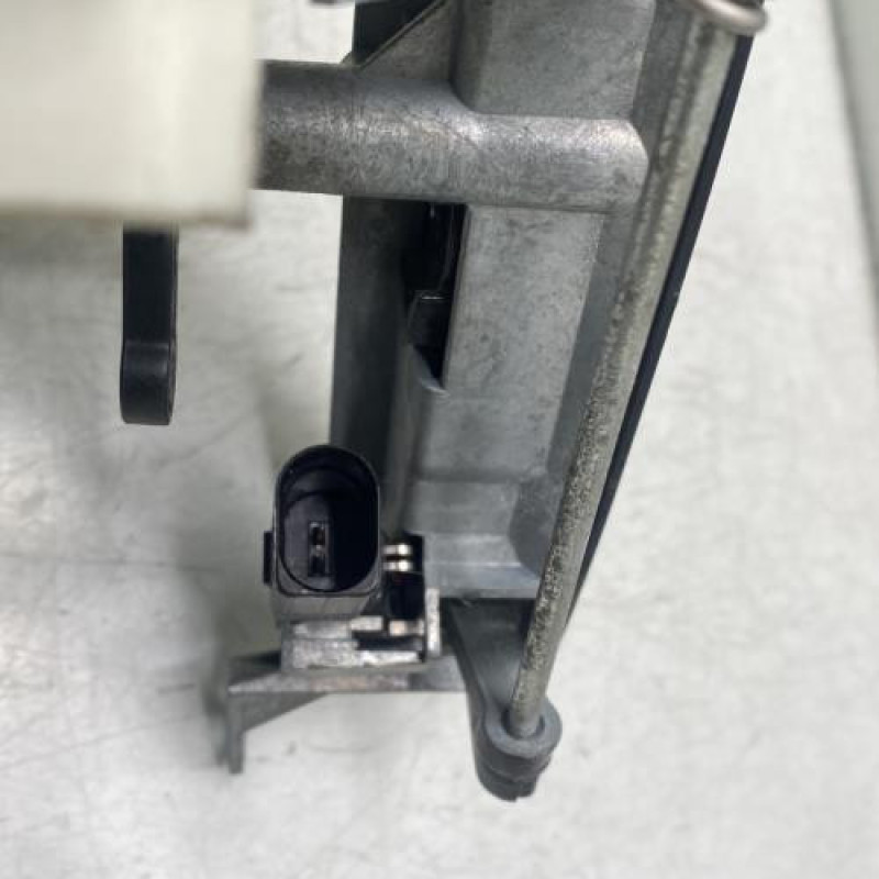 Bouton de coffre VOLKSWAGEN POLO 4 Photo n°3