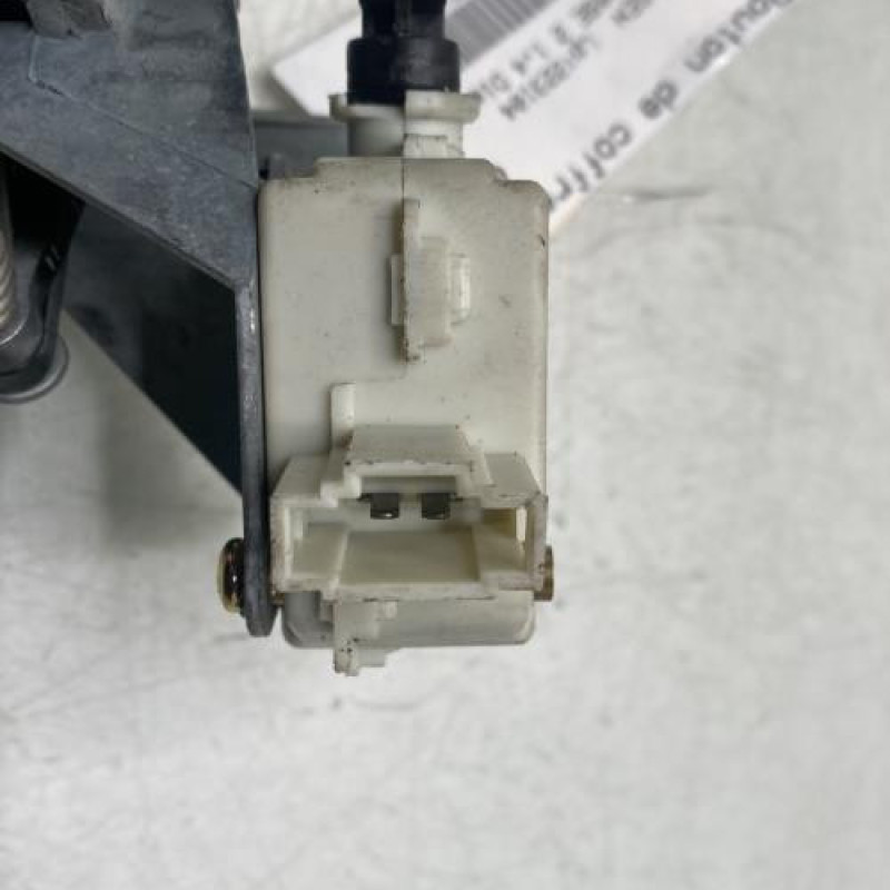 Bouton de coffre VOLKSWAGEN POLO 4 Photo n°4