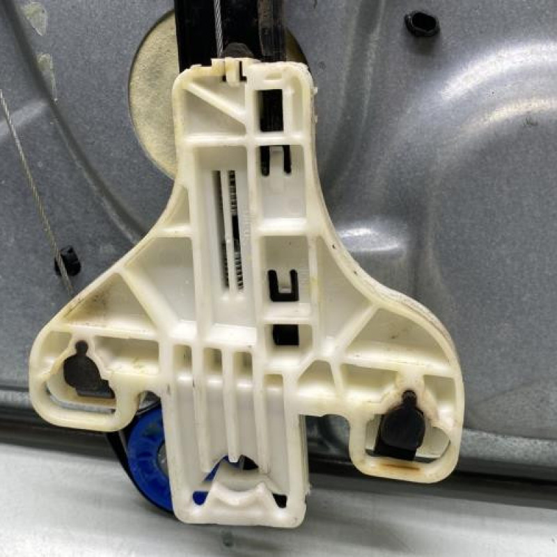 Leve vitre electrique arriere droit VOLKSWAGEN POLO 4 Photo n°4