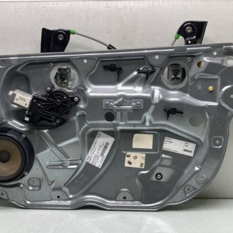 Leve vitre electrique avant droit VOLKSWAGEN POLO 4 Photo n°1