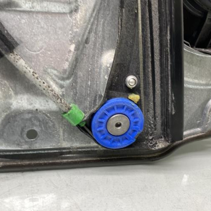 Leve vitre electrique avant droit VOLKSWAGEN POLO 4 Photo n°6