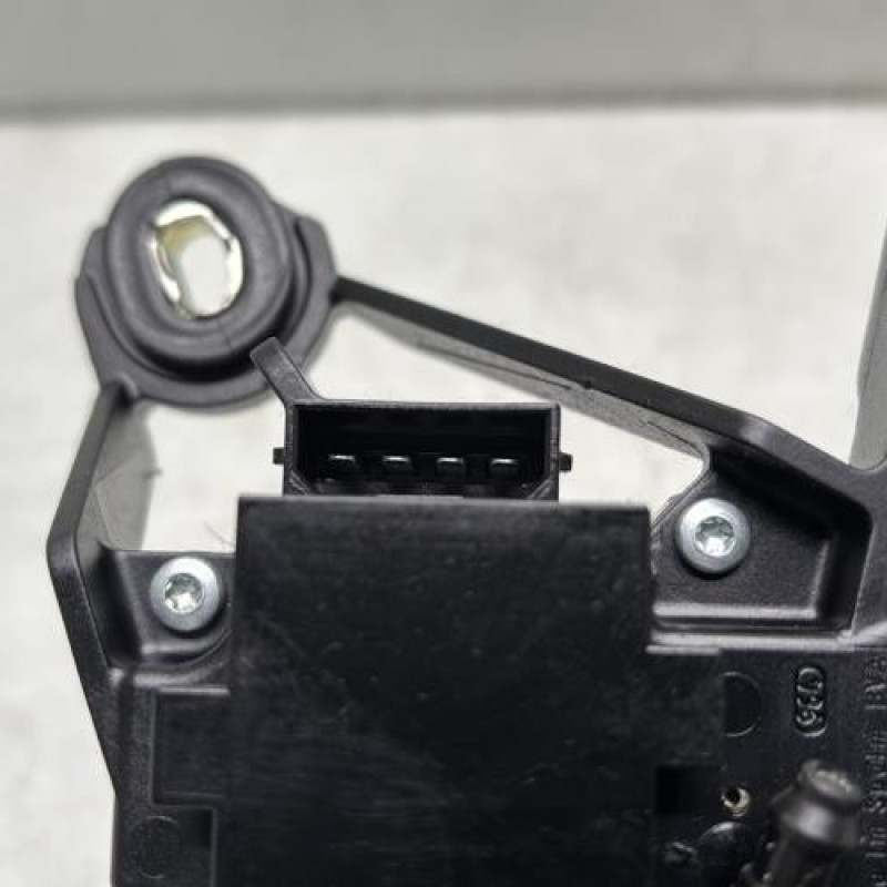 Moteur essuie glace arriere VOLKSWAGEN POLO 4 Photo n°4