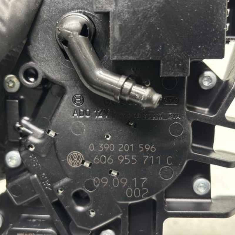 Moteur essuie glace arriere VOLKSWAGEN POLO 4 Photo n°5