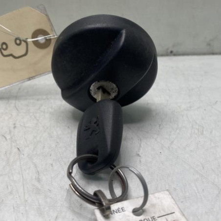 Bouchon de carburant PEUGEOT 208 1 Photo n°1