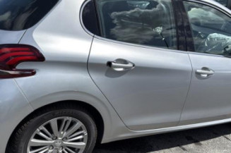 Bras essuie glace arriere PEUGEOT 208 1