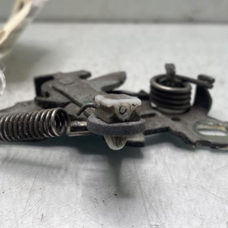 Fermeture de capot PEUGEOT 208 1 Photo n°3