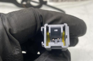 Attache ceinture avant gauche PEUGEOT 208 1