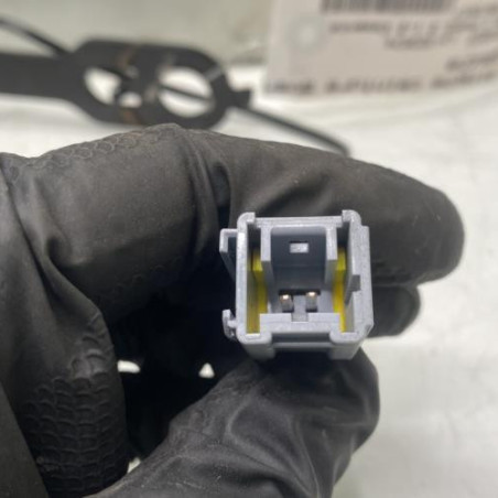 Attache ceinture avant gauche PEUGEOT 208 1