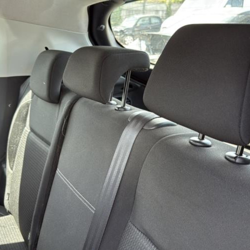 Attache ceinture avant gauche PEUGEOT 208 1 Photo n°15