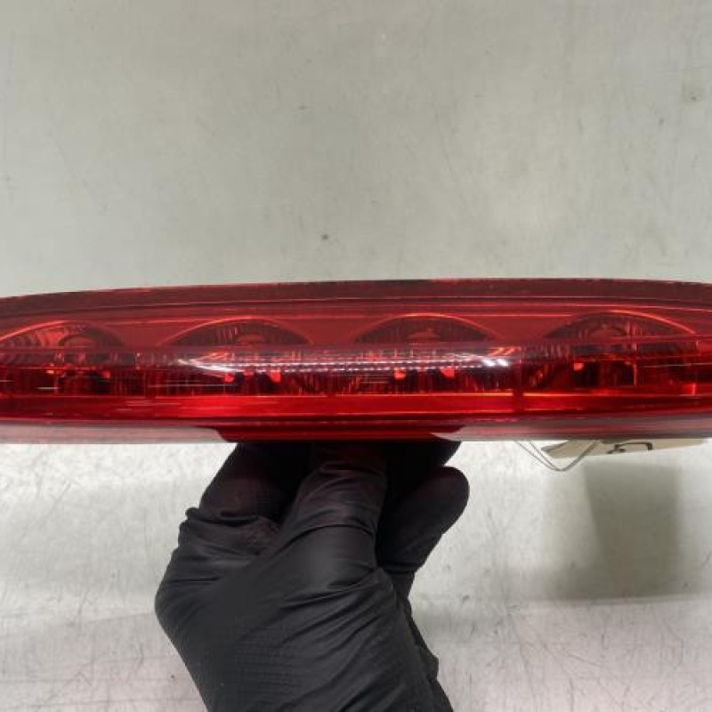 Feu arriere stop central PEUGEOT 208 1 Photo n°1