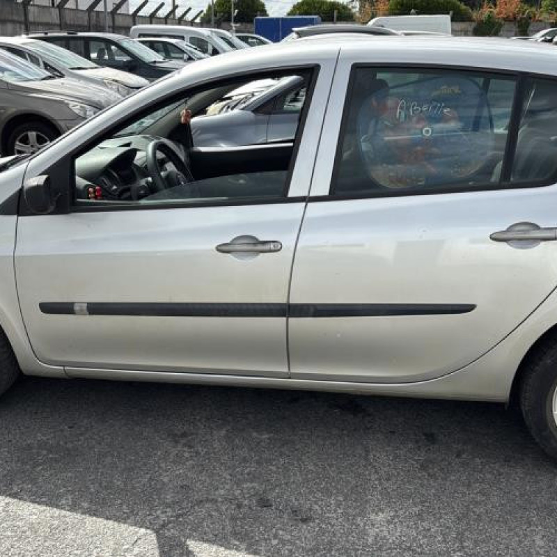 Aile avant gauche RENAULT CLIO 3 Photo n°10