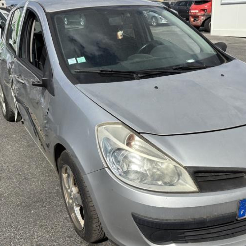 Pare choc arriere RENAULT CLIO 3 Photo n°8