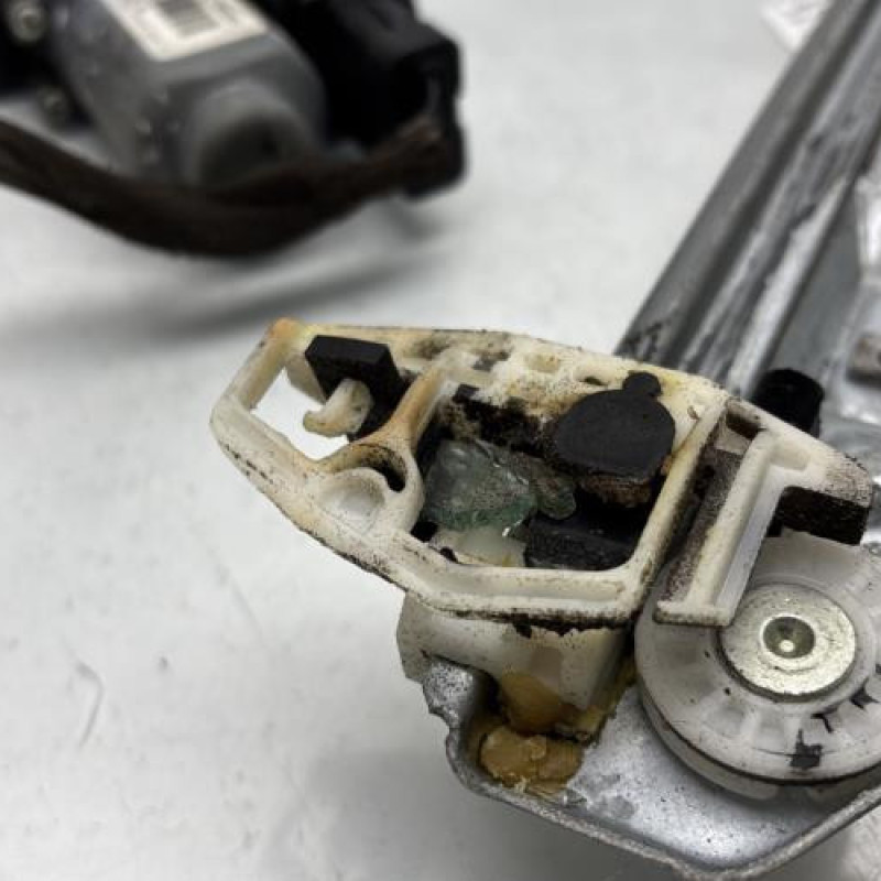 Leve vitre electrique avant droit RENAULT MEGANE 2 Photo n°9