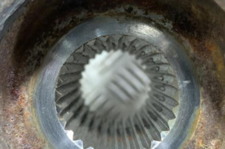 Pivot de moyeu avant droit PEUGEOT 508 1 SW