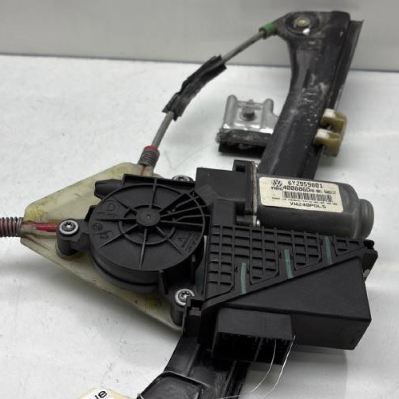 Leve vitre electrique avant droit VOLKSWAGEN POLO 4 Photo n°2