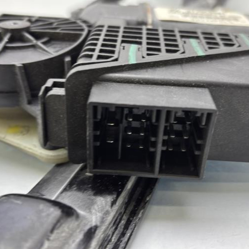 Leve vitre electrique avant droit VOLKSWAGEN POLO 4 Photo n°3