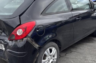 Anti brouillard gauche (feux) OPEL CORSA D