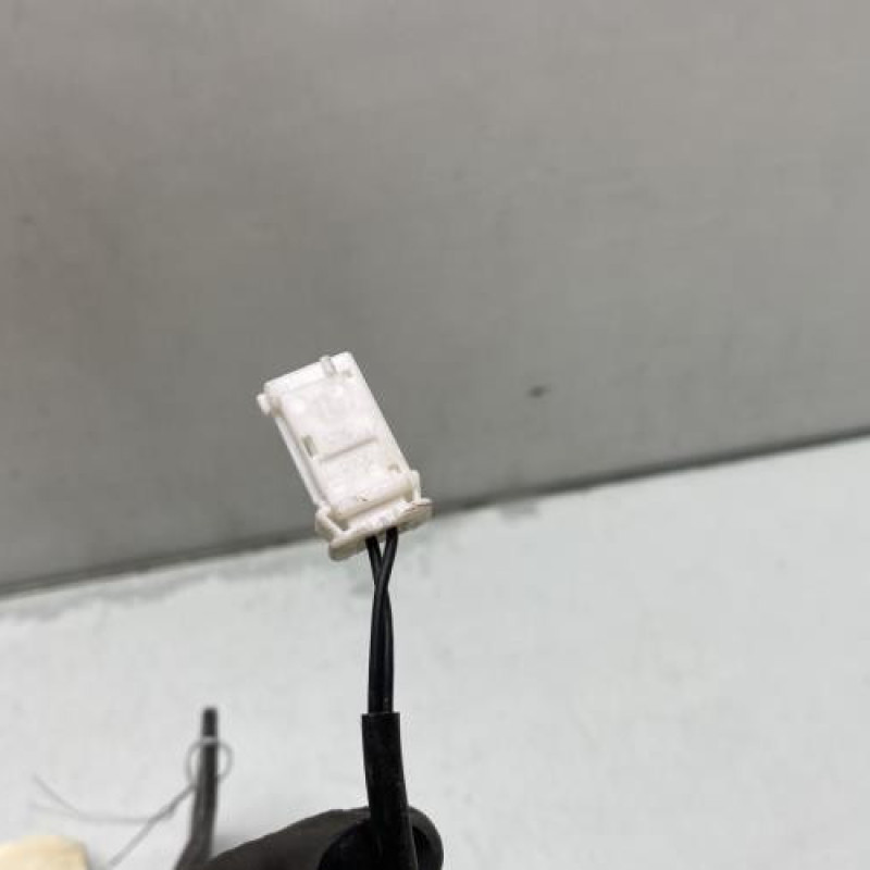 Attache ceinture arriere gauche PEUGEOT 308 2 Photo n°4