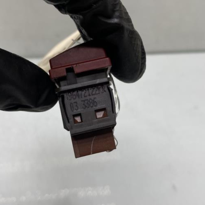 Bouton de warning PEUGEOT 207 Photo n°4