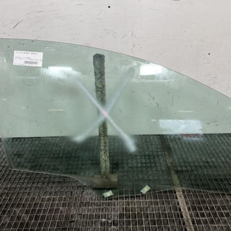 Vitre avant droit PEUGEOT 207 Photo n°1