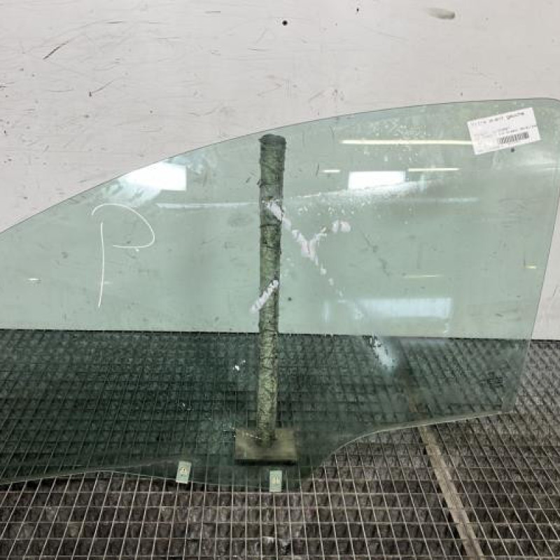 Vitre avant gauche PEUGEOT 207 Photo n°1