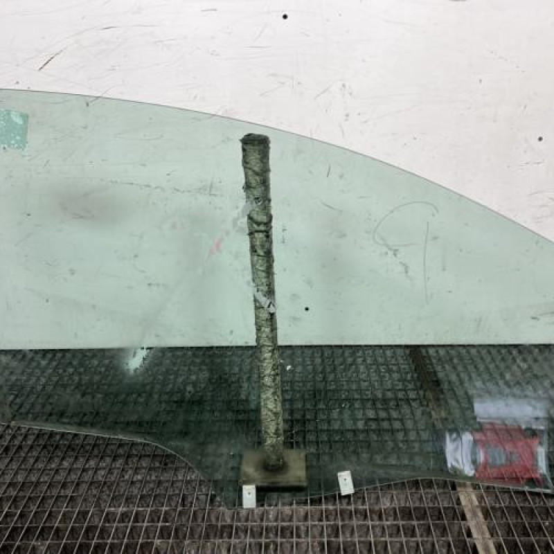 Vitre avant gauche PEUGEOT 207 Photo n°4