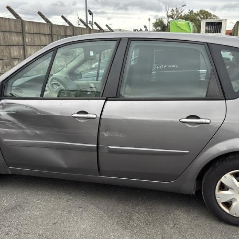 Feu arriere principal droit (feux) RENAULT SCENIC 2 Photo n°9