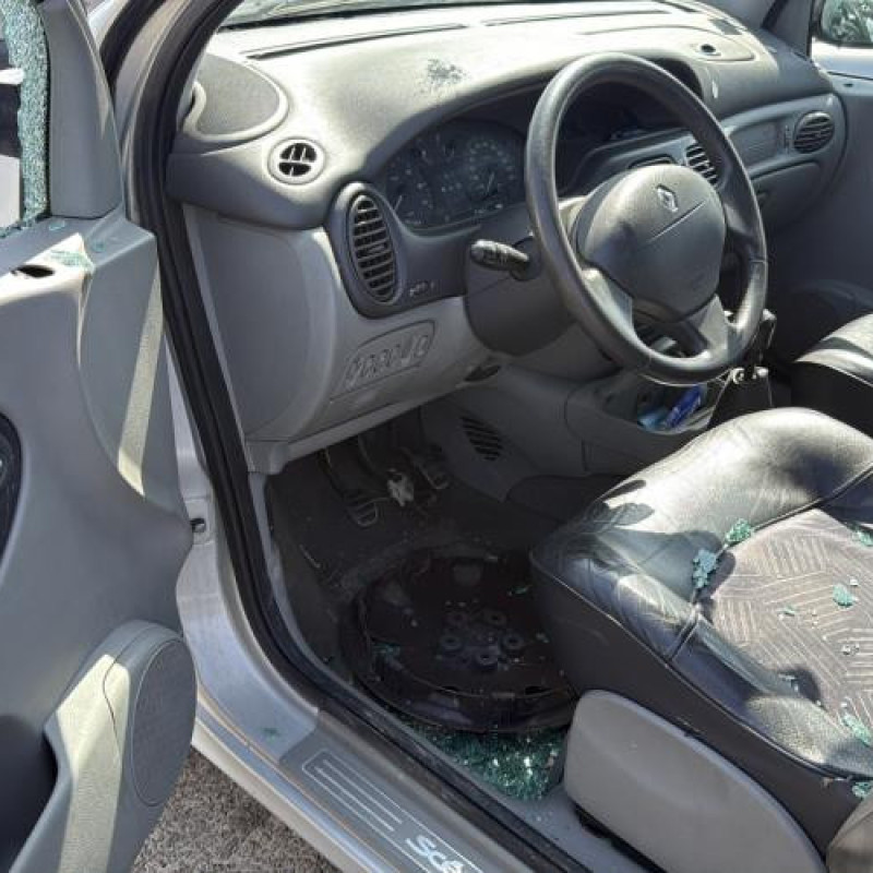 Feu arriere principal gauche (feux) RENAULT SCENIC 1 Photo n°8