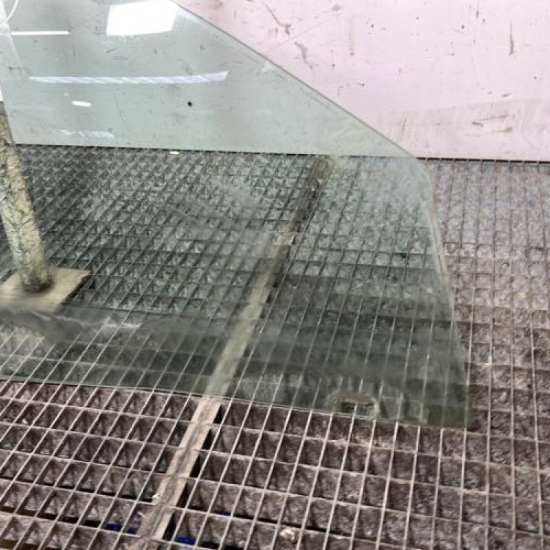 Vitre avant droit SEAT IBIZA 3 Photo n°2