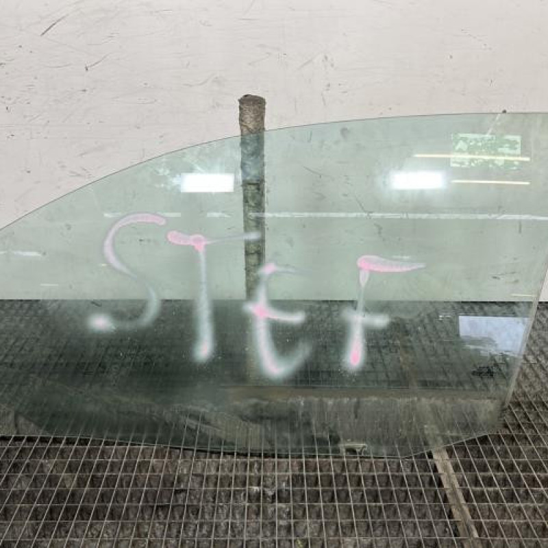 Vitre avant gauche SEAT IBIZA 3 Photo n°1