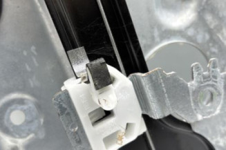 Leve vitre electrique avant droit NISSAN QASHQAI 1