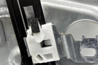 Leve vitre electrique avant droit NISSAN QASHQAI 1